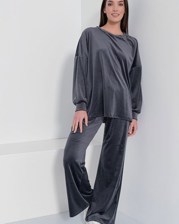 Βελούδινη γκρι φόρμα λαιμόκοψη