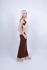 Φόρεμα Maxi Με Άνοιγμα Στη Μέση Καφέ - Image 2
